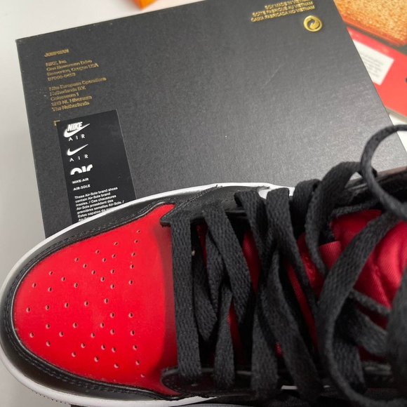NIB Air Jordan 1 Mid White Black Red Bred Toe Men 554724-079 GS 554725-079 main image 5